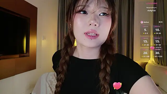 Snapshot of KitayamaChu chatting on December 2025 01:09:01 PM KitayamaChu online show from December 2025 01:09:01 PM