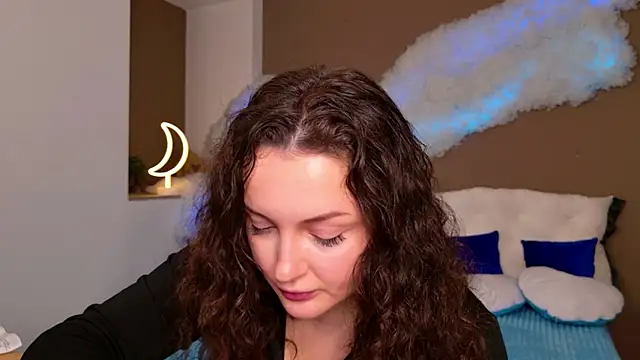 Snapshot of GloriNichols chatting on November 2025 10:48:01 AM GloriNichols online show from November 2025 10:48:01 AM