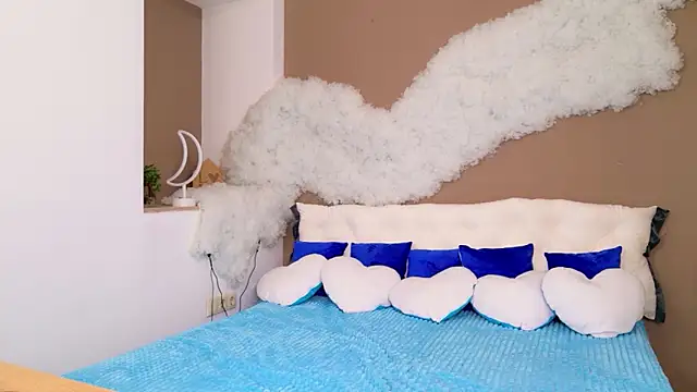 Snapshot of GloriNichols chatting on November 2025 06:22:01 AM GloriNichols online show from November 2025 06:22:01 AM