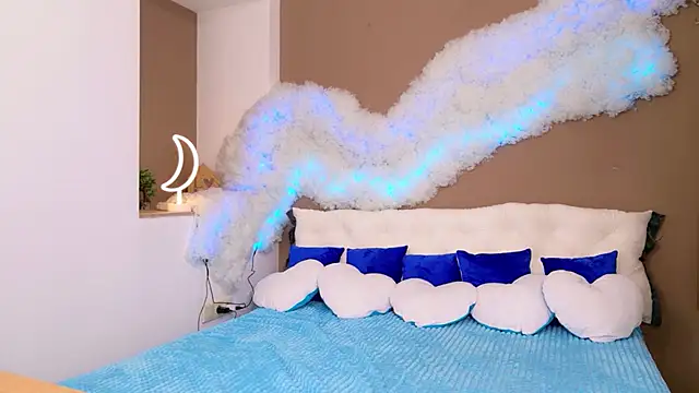 Snapshot of GloriNichols chatting on November 2025 06:08:02 AM GloriNichols online show from November 2025 06:08:02 AM