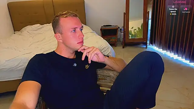 Snapshot of tommy_cumfinger chatting on June 2026 01:41:02 AM tommy cumfinger online show from June 2026 01:41:02 AM