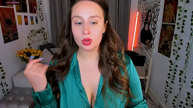 Snapshot of Lattea chatting on October 2025 09:13:02 PM Lattea online show from October 2025 09:13:02 PM