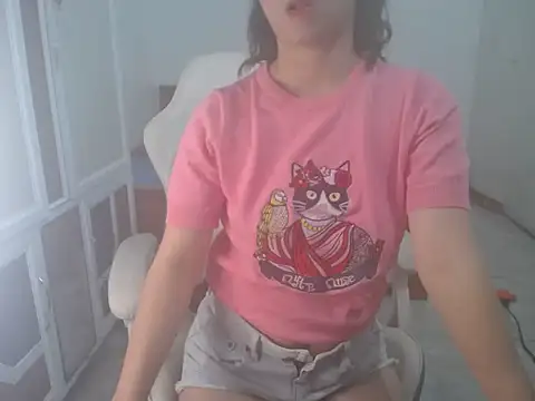 Snapshot of Susu204 chatting on February 2025 01:16:02 PM Susu204 online show from February 2025 01:16:02 PM