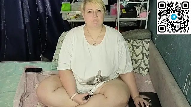 Snapshot of CuteHanna chatting on April 2026 01:09:02 PM CuteHanna online show from April 2026 01:09:02 PM