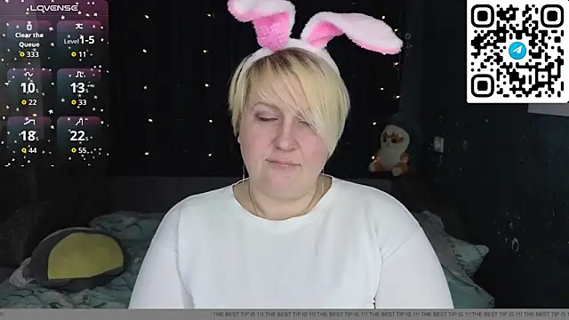 Snapshot of CuteHanna chatting on April 2026 11:57:02 PM CuteHanna online show from April 2026 11:57:02 PM