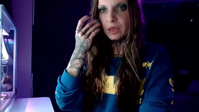 InesGold online show from January 2025 06:28:01 PM