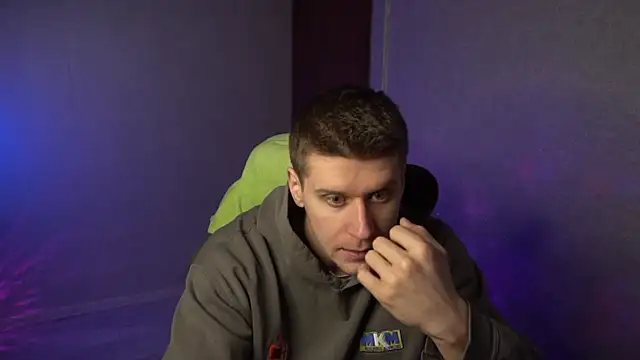 Bruno Banani online show from December 2025 07:52:01 PM