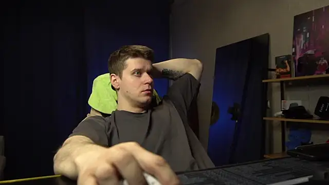 Snapshot of Bruno_Banani chatting on April 2026 07:25:02 PM Bruno Banani online show from April 2026 07:25:02 PM