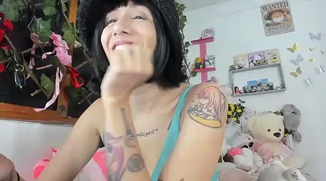 LunaDeCristall online show from February 2025 06:50:02 AM