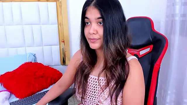 Snapshot of MadelineJackson chatting on December 2024 03:07:01 AM MadelineJackson online show from December 2024 03:07:01 AM