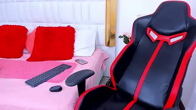 Snapshot of MadelineJackson chatting on January 2025 04:30:02 AM MadelineJackson online show from January 2025 04:30:02 AM