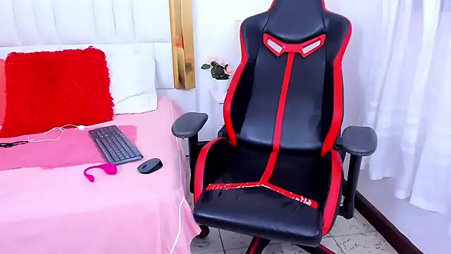 Snapshot of MadelineJackson chatting on January 2025 07:31:02 AM MadelineJackson online show from January 2025 07:31:02 AM