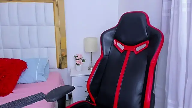 Snapshot of MadelineJackson chatting on February 2025 11:25:02 PM MadelineJackson online show from February 2025 11:25:02 PM