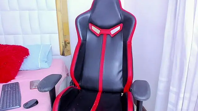 Snapshot of MadelineJackson chatting on February 2025 05:37:02 AM MadelineJackson online show from February 2025 05:37:02 AM