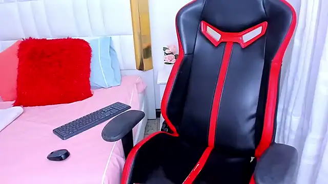 Snapshot of MadelineJackson chatting on March 2025 11:49:02 PM MadelineJackson online show from March 2025 11:49:02 PM