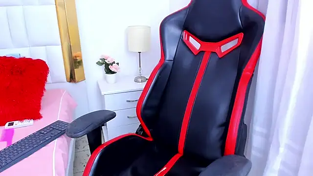 Snapshot of MadelineJackson chatting on March 2025 04:35:01 AM MadelineJackson online show from March 2025 04:35:01 AM