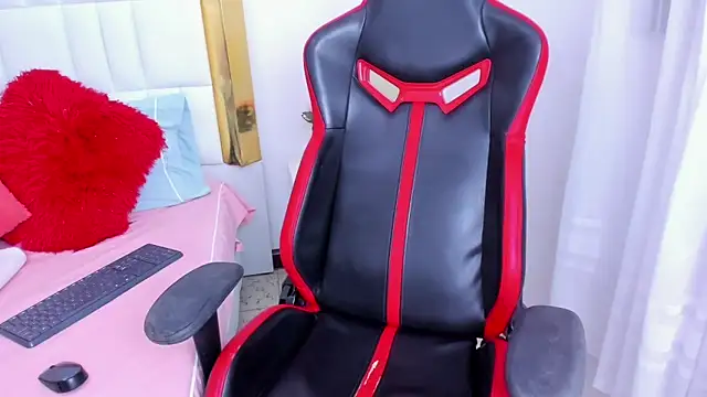 Snapshot of MadelineJackson chatting on March 2025 01:13:01 AM MadelineJackson online show from March 2025 01:13:01 AM