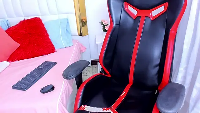 Snapshot of MadelineJackson chatting on March 2025 12:04:01 AM MadelineJackson online show from March 2025 12:04:01 AM