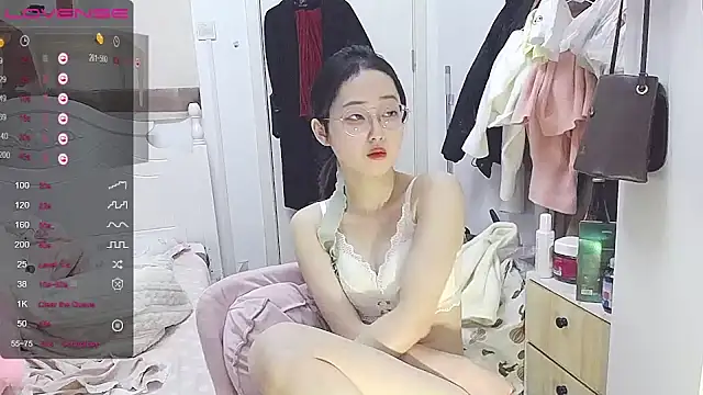 Snapshot of Destin_ chatting on December 2024 01:10:02 PM Destin online show from December 2024 01:10:02 PM