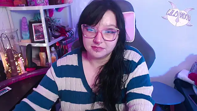 Snapshot of LiloMoon69 chatting on January 2025 05:16:02 AM LiloMoon69 online show from January 2025 05:16:02 AM
