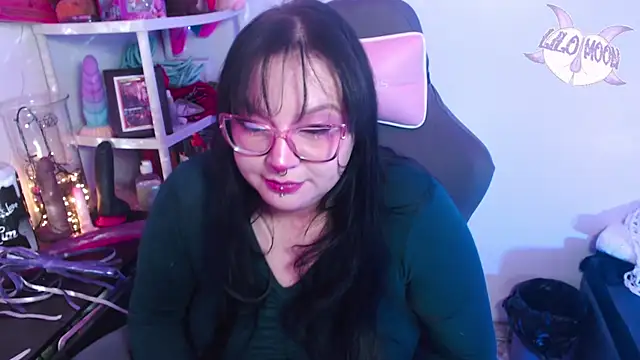 Snapshot of LiloMoon69 chatting on January 2025 06:05:01 AM LiloMoon69 online show from January 2025 06:05:01 AM
