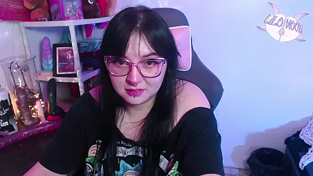 Snapshot of LiloMoon69 chatting on January 2025 06:38:01 AM LiloMoon69 online show from January 2025 06:38:01 AM