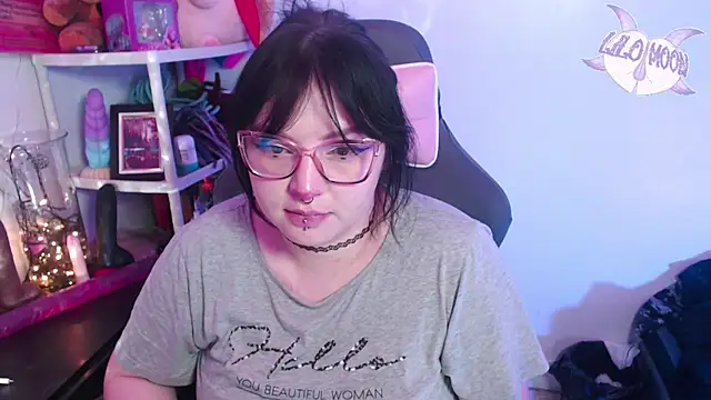 Snapshot of LiloMoon69 chatting on January 2025 06:49:02 AM LiloMoon69 online show from January 2025 06:49:02 AM