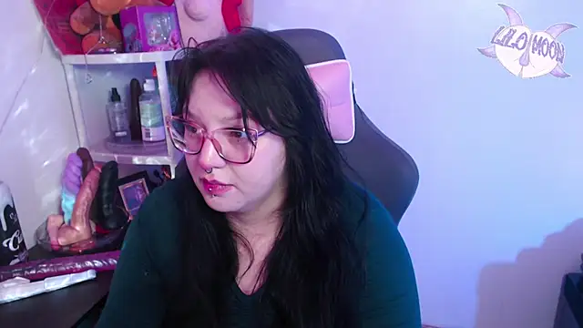 Snapshot of LiloMoon69 chatting on January 2025 06:57:02 AM LiloMoon69 online show from January 2025 06:57:02 AM