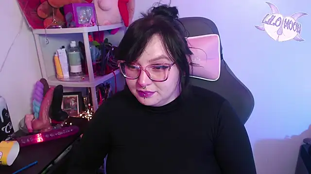 Snapshot of LiloMoon69 chatting on January 2025 06:24:01 AM LiloMoon69 online show from January 2025 06:24:01 AM
