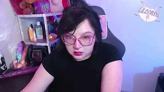 Snapshot of LiloMoon69 chatting on January 2025 04:22:02 AM LiloMoon69 online show from January 2025 04:22:02 AM