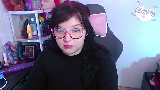 Snapshot of LiloMoon69 chatting on January 2025 03:48:01 AM LiloMoon69 online show from January 2025 03:48:01 AM