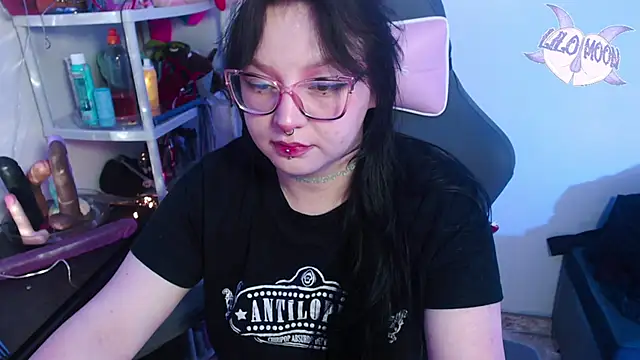 Snapshot of LiloMoon69 chatting on January 2025 03:40:02 AM LiloMoon69 online show from January 2025 03:40:02 AM