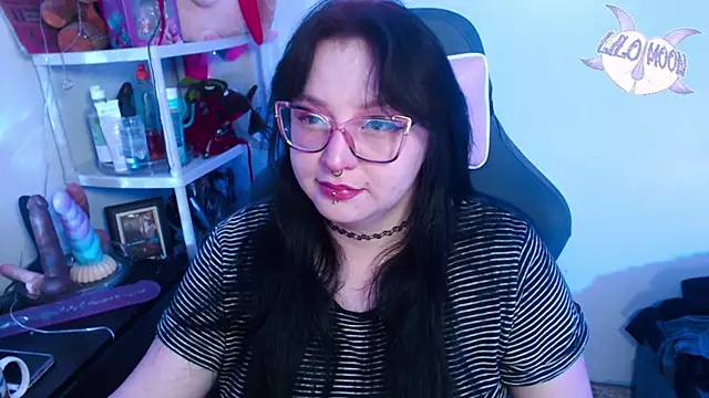 Snapshot of LiloMoon69 chatting on January 2025 04:30:02 AM LiloMoon69 online show from January 2025 04:30:02 AM