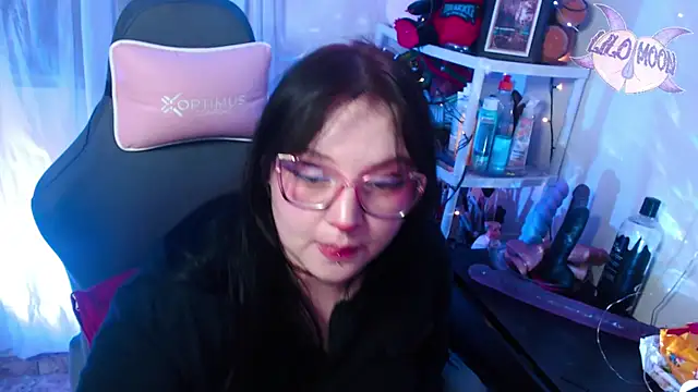 Snapshot of LiloMoon69 chatting on January 2025 06:46:02 AM LiloMoon69 online show from January 2025 06:46:02 AM