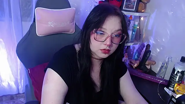 Snapshot of LiloMoon69 chatting on February 2025 03:42:01 AM LiloMoon69 online show from February 2025 03:42:01 AM