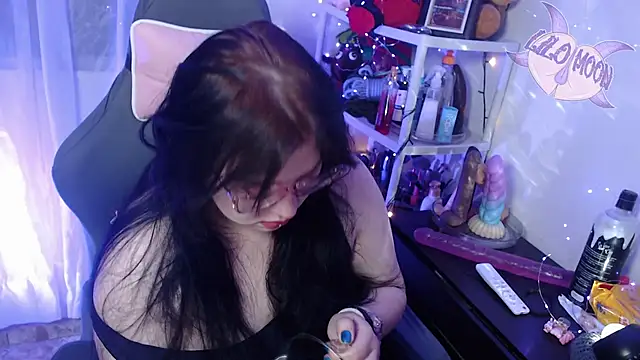 Snapshot of LiloMoon69 chatting on February 2025 03:54:02 AM LiloMoon69 online show from February 2025 03:54:02 AM