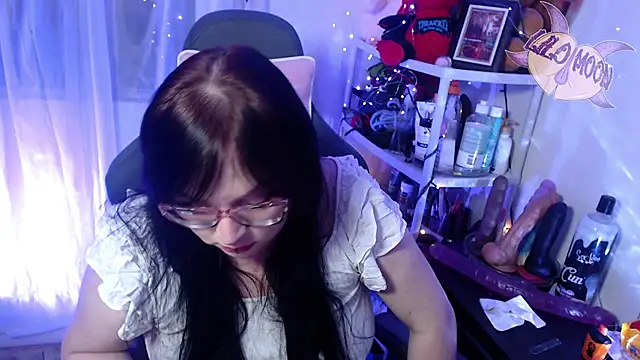 Snapshot of LiloMoon69 chatting on February 2025 03:30:01 AM LiloMoon69 online show from February 2025 03:30:01 AM
