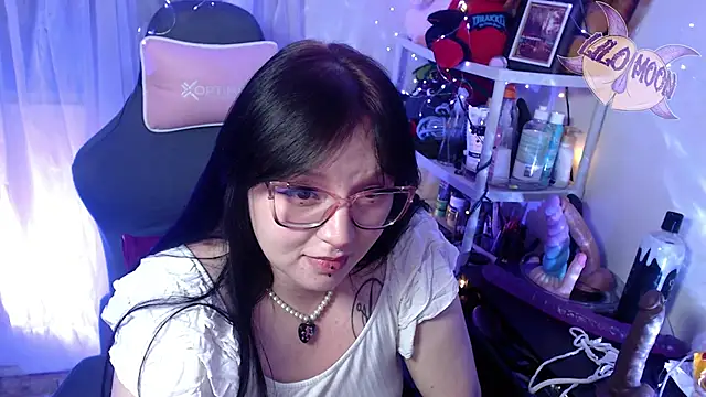 Snapshot of LiloMoon69 chatting on February 2025 06:43:02 AM LiloMoon69 online show from February 2025 06:43:02 AM