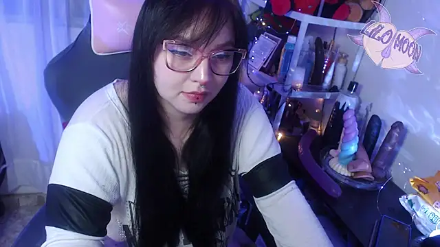Snapshot of LiloMoon69 chatting on March 2025 03:30:01 AM LiloMoon69 online show from March 2025 03:30:01 AM