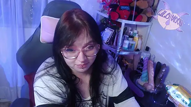 Snapshot of LiloMoon69 chatting on March 2025 06:37:01 AM LiloMoon69 online show from March 2025 06:37:01 AM