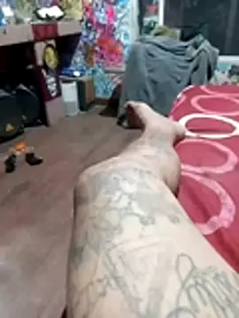 Snapshot of Hucharlyboym chatting on April 2026 11:17:01 AM Hucharlyboym online show from April 2026 11:17:01 AM