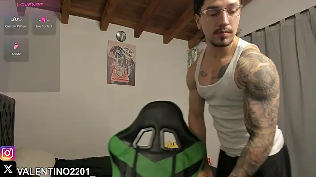Snapshot of Valentino_Xander chatting on October 2025 04:54:01 AM Valentino Xander online show from October 2025 04:54:01 AM