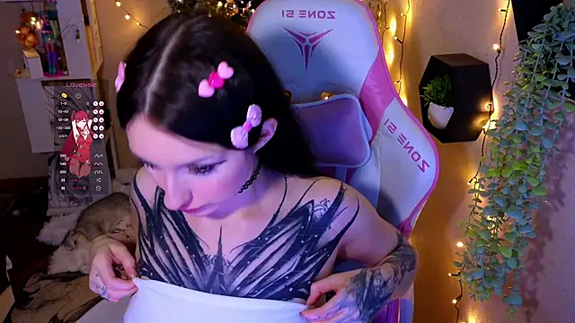 Snapshot of hikmurr chatting on January 2025 04:00:02 PM hikmurr online show from January 2025 04:00:02 PM