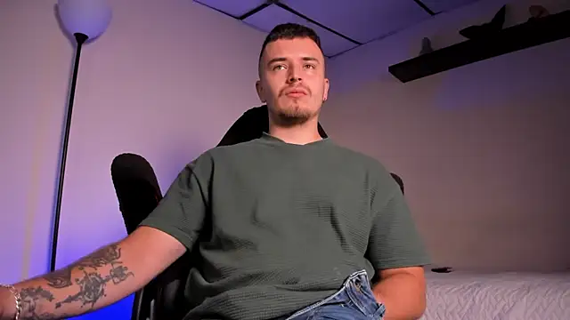 Snapshot of james_connor2 chatting on March 2026 06:44:02 PM james connor2 online show from March 2026 06:44:02 PM