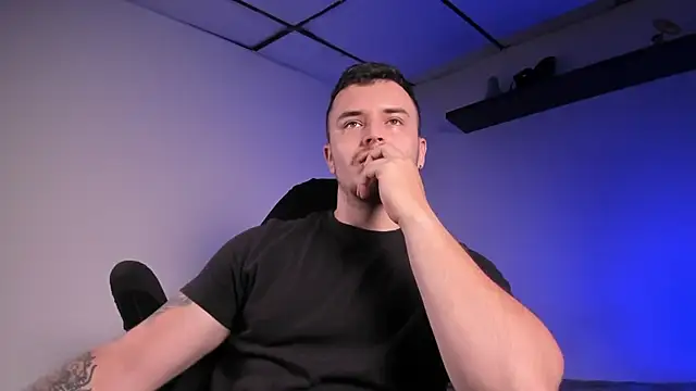 Snapshot of james_connor2 chatting on April 2026 06:57:01 PM james connor2 online show from April 2026 06:57:01 PM