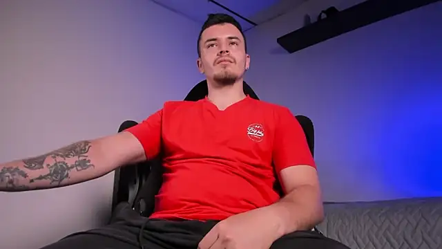 Snapshot of james_connor2 chatting on April 2026 07:58:01 PM james connor2 online show from April 2026 07:58:01 PM