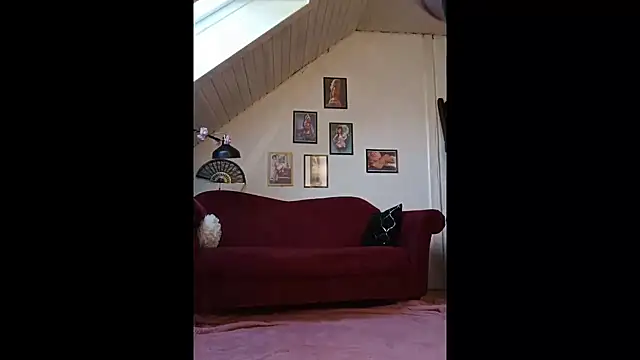 Snapshot of GinaBlonde chatting on March 2025 08:30:01 AM GinaBlonde online show from March 2025 08:30:01 AM