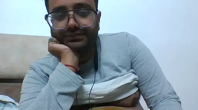 Snapshot of shree7776trrr chatting on December 2024 03:57:02 PM shree7776trrr online show from December 2024 03:57:02 PM