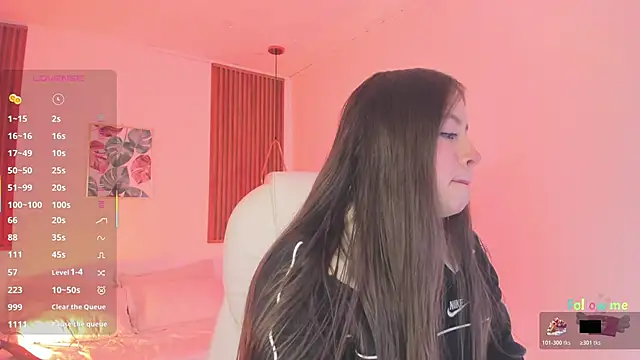 Snapshot of TiffanyWright chatting on November 2025 11:32:02 AM TiffanyWright online show from November 2025 11:32:02 AM