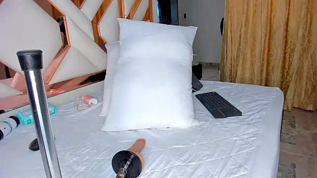 CintiaVega online show from October 2025 12:09:01 PM